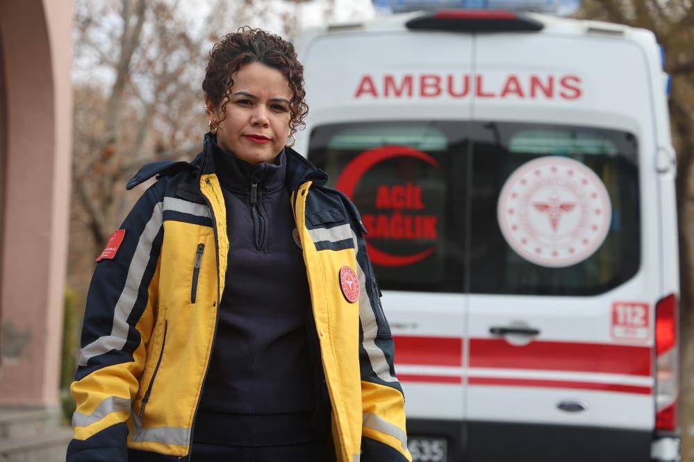 Konya’nın kadın ambulans şoförü zamanla yarışıyor, hayat kurtarıyor! 7